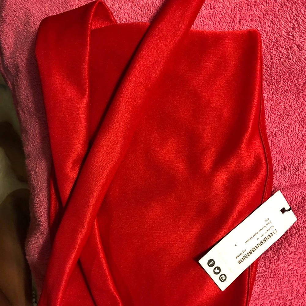 Boo hoo red tie bandeau